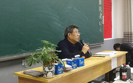 姚国瑾教授解答学生提问